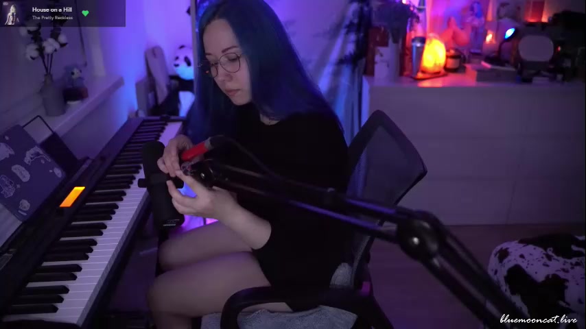 Watch blue_mooncat recorded live streams from Chaturbate on 2023/09/04, Cam Archive