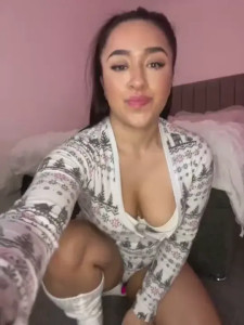 Watch MissOliviaRose recorded live streams from Stripchat on 2024/12/05, Cam Archive