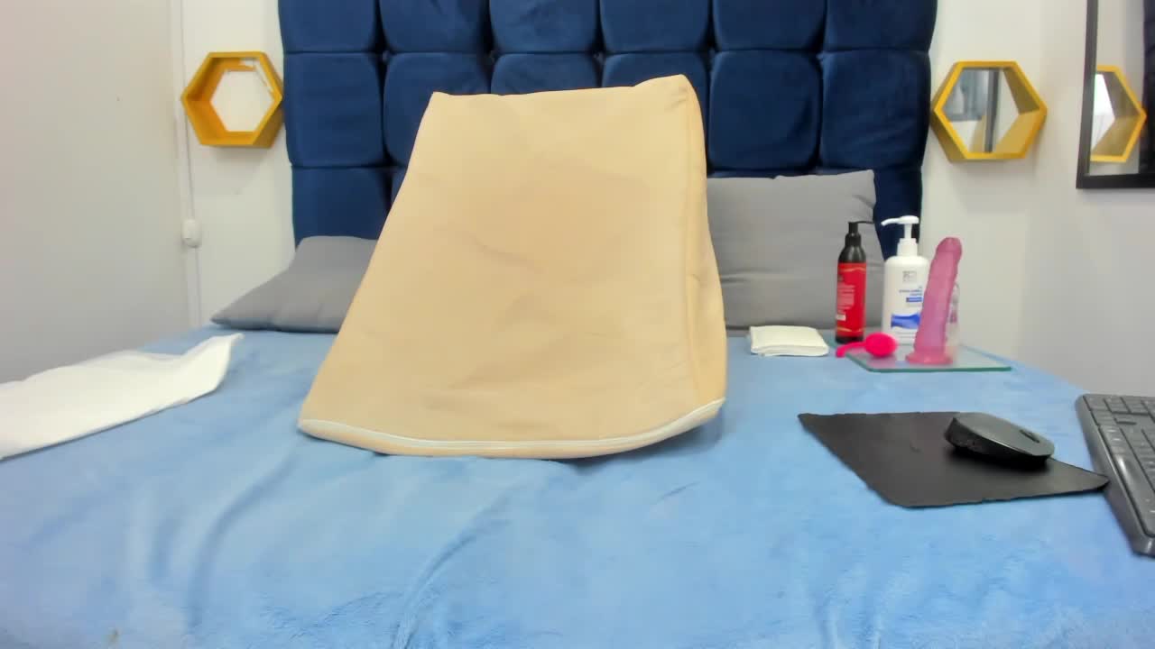 Watch candy_big_tits18 recorded live streams from Chaturbate on 2026/02/22, Cam Archive