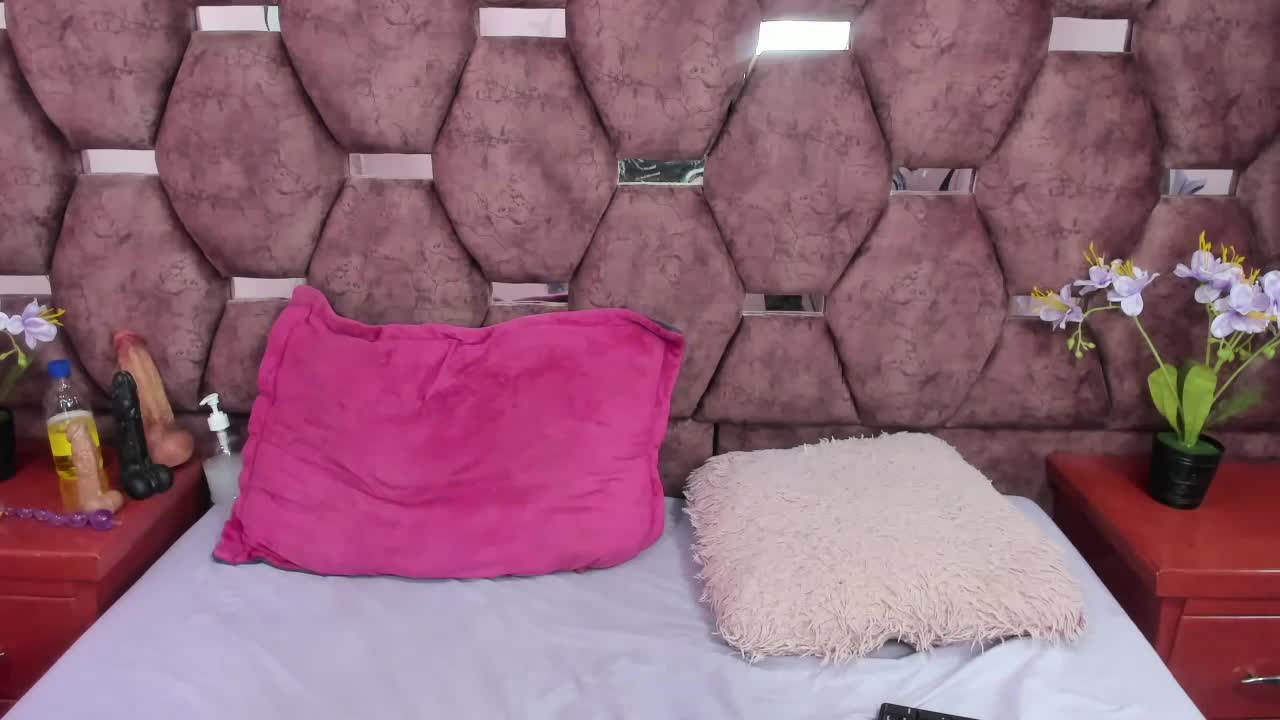 Watch _violeta_18_ recorded live streams from Stripchat on 2026/02/22, Cam Archive