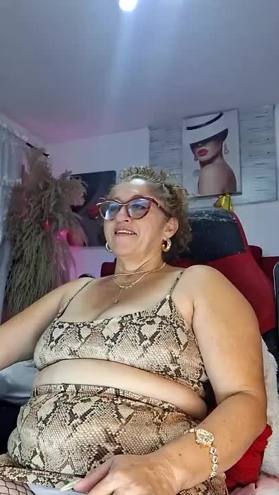 Watch evelin_hott recorded live streams from Stripchat on 2026/02/17, Cam Archive