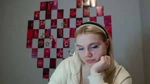 Watch leyla_le recorded live streams from Chaturbate on 2025/12/16, Cam Archive