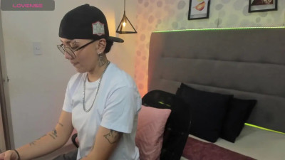 Watch emahills__axelrose recorded live streams from Chaturbate on 2025/12/13, Cam Archive