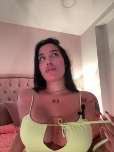 Watch Bella__Wood recorded live streams from Stripchat on 2025/12/11, Cam Archive