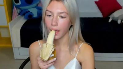 Watch she_rry recorded live streams from Chaturbate on 2023/11/01, Cam Archive